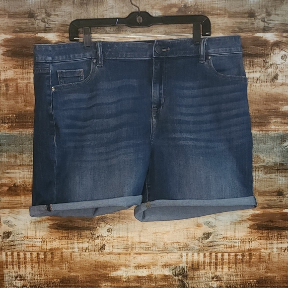 Lane Bryant Pants - 🌟 3 for $15 Deal! 🌟Lane Bryant jean shorts 16